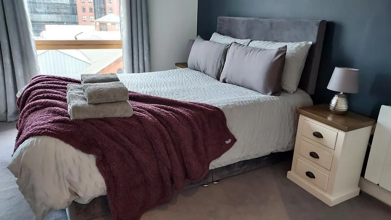 Modern And Stylish Apartment In City Centre Belfast