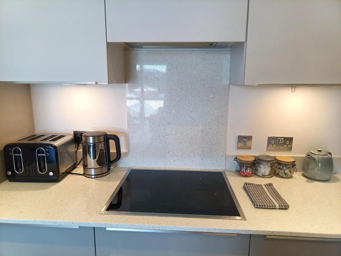 Modern And Stylish Apartment In City Centre Belfast